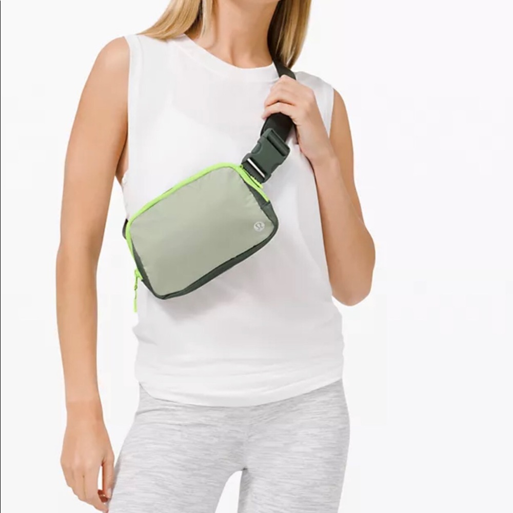 Lululemon 🍋 Everywhere Belt Bag - Neon Mint